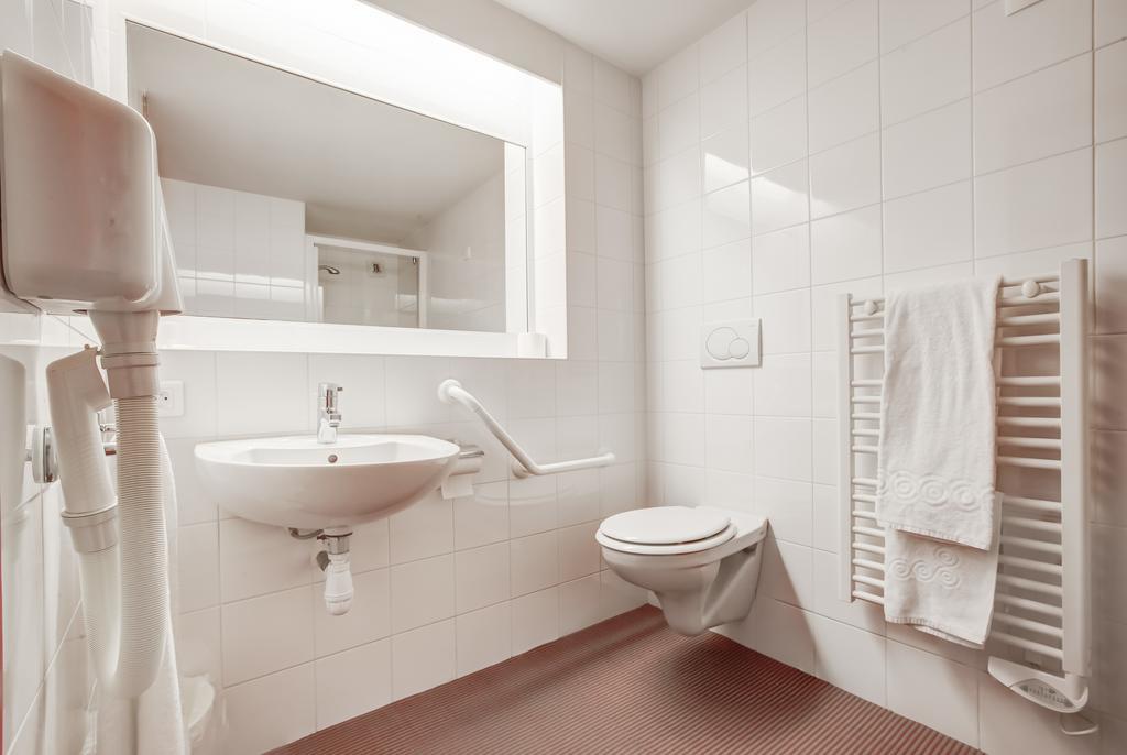 Hotel De France Creil Chantilly Экстерьер фото